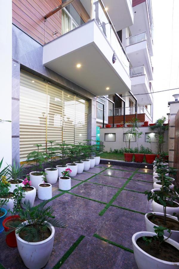 Lime Tree Hotel Pulkit Gurgaon-Artemis Hospital, Nearest Metro Huda City Centre מראה חיצוני תמונה